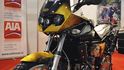 Tradiční česká značka Jawa předvedla 7. břena na brněnském Motosalonu jako novinku motocykl Adenium se speciálním lakem, který vystupuje z podkladu. Jawa nabídkou těchto modelů reaguje na změnu v chování motorkářů, kteří jsou individualisté. Tradiční česká značka Jawa předvedla 7. břena na brněnském Motosalonu jako novinku motocykl Adenium se speciálním lakem, který vystupuje z podkladu. Jawa nabídkou těchto modelů reaguje na změnu v chování motorkářů, kteří jsou individualisté.