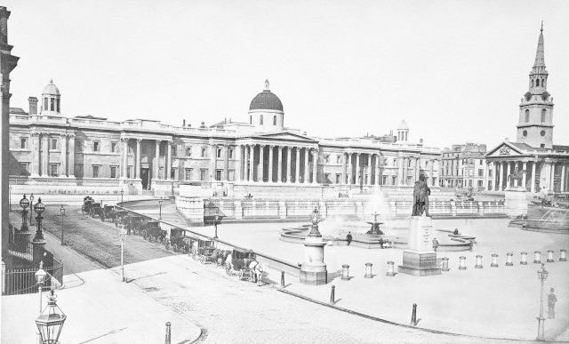 Trafalgar Square v Londýně roku 1913.