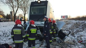 Tragédie na železničním přejezdu v Polsku