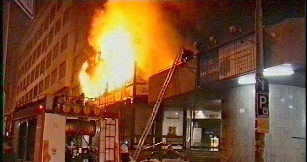 Obří požár vypukl 8.ledna 2002 krátce po 20.hodině. Zemřeli při něm dva hasiči a zaměstnanec kasina.