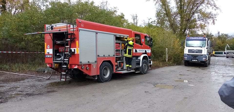 K tragickému požáru došlo nedaleko Zvonařky v Brně, novináři se až k vagónu nedostanou.