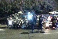 Tragická nehoda v Praze: Na silnici vyhasly dva mladé životy (20, 21): Muži auto sešrotovali o semafor
