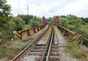 Kvůli špatným dveřím zemřel loni na Břeclavsku vlakvedoucí († 56).