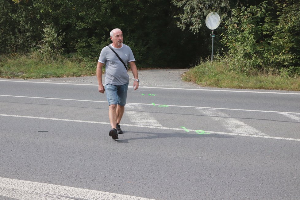 Petr Škňouřil (54) prochází místem tragédie v Přerově každý den. Vede tudy stezka do jeho zaměstnání.