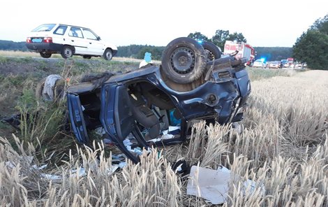 Mladý řidič nezvládl ve čtvrtek rychlou jízdu a po nehodě u Třeboně zemřel.