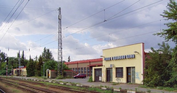 Na železniční trati mezi Tišnovem a Kuřimí zemřela v pátek dopoledne po srážce s osobním vlakem starší žena. Nehoda si vyžádala dvouhodinové omezení provozu. (Ilustrační foto)