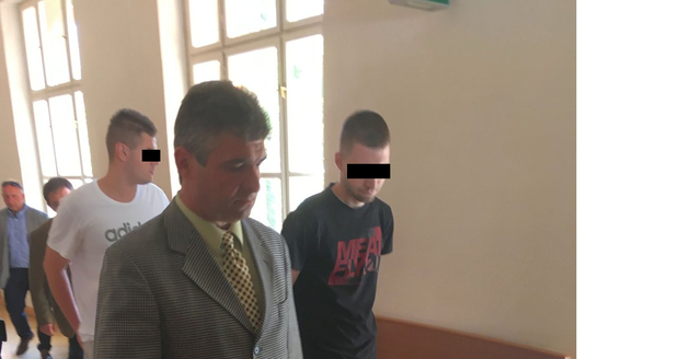 Petr Furch (vlevo) tvrdil, že žádný střet při jízdě nezaznamenal. Soudy mu však neuvěřily, půjde na  dva roky do vězení.