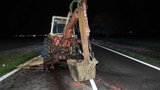 Tragédie u Znojma: Řidič dodávky narazil v noci do traktoru, střet nepřežil  