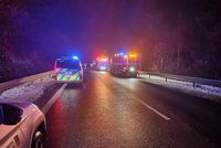 Při nehodě dvou aut na Břeclavsku zemřel jeden z řidičů: Pět zraněných, z toho dvě děti