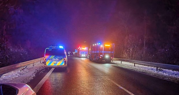 Při nehodě dvou aut na Břeclavsku zemřel jeden z řidičů: Pět zraněných, z toho dvě děti 