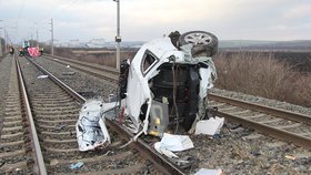 Srážku s rychlíkem u Šakvic na Břeclavsku nepřežila v neděli po poledni řidička v osobním voze značky Audi