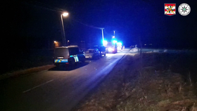 Nejspíš neosvětleného chodce (†61) srazila řidička u Šebetova na Blanensku. Senior na místě podlehl vážným zraněním.