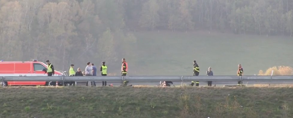 Matka a dvě děti nepřežily srážku s popeláři u Liberce! Druhé dítě zemřelo při převozu!