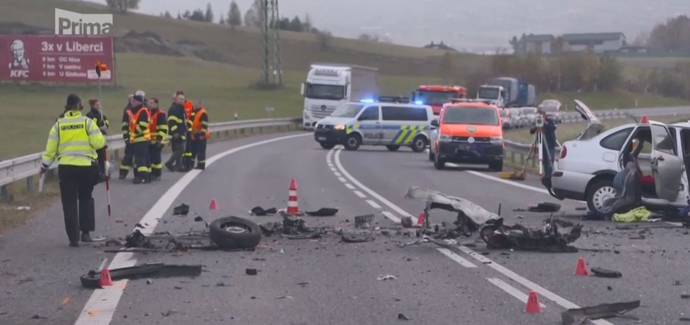 Matka a dvě děti nepřežily srážku s popeláři u Liberce! Druhé dítě zemřelo při převozu!