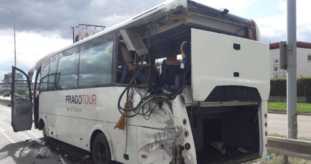 Při tragické nehodě v září 2019 napálil tahač do levé zadní části stojícího autobusu. Jedna žena (+69) zemřela, sedm cestujících se zranilo.