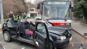 Ranní nehodu v Brně nepřežil nepozorný řidič osobáku, podle záznamů kamer vjel před trolejbus jedoucí po hlavní ulici.