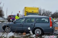 Tragédie u Branišovic: Osobák nedal přednost poštovní dodávce, jeden mrtvý!