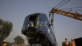 Tragická nehoda vlaku v Indii si vyžádala nejméně 119 životů