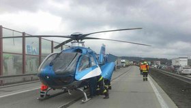 Záchranářský vrtulník se vrátil zpět na základnu, zraněný dělník zasažený elektrickým proudem na D1 na místě zemřel.