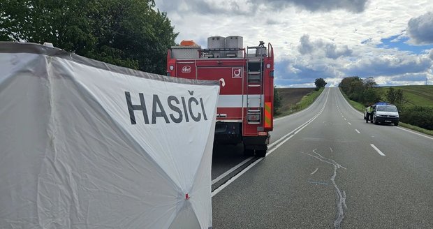 Jen několik kilometrů od sebe zemřeli ve středu na Blanensku dva řidiči osobáků. Jen několik kilometrů od sebe zemřeli ve středu na Blanensku dva řidiči osobáků.