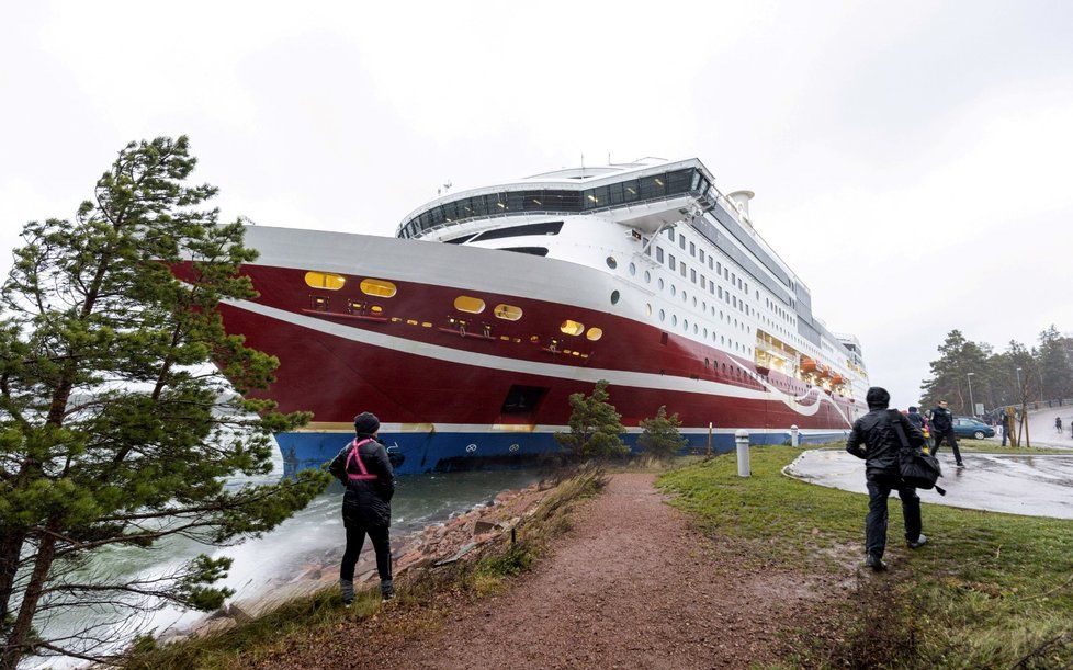 Finský trajekt najel u Aland na mělčinu, nikdo nebyl zraněn (22. 11. 2020).