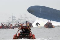 Jihokorejci zatkli ženu majitele potopeného trajektu: Zemřelo přes 300 lidí