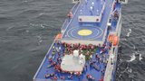 Plameny zachvátily trajekt s 300 lidmi u švédského pobřeží: Hořela auta na palubě