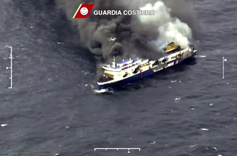 Požár trajektu Norman Atlantic nedaleko Řecka.