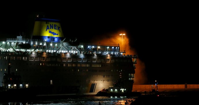 Na trajektu vezoucím přes 1000 lidí vypukl požár. Obří loď se musela vrátit do přístavu a všichni museli být evakuování (archivní foto).