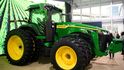 John Deere uvedl na trh svůj zbrusu nový autonomní traktor.