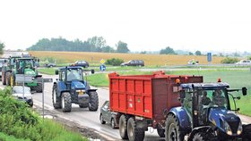 Takto zemědělci zablokovali v roce 2009 nájezd na dálnici u Brna