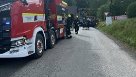 V Libštátě na Semilsku narazil traktor do rodinného domu a prorazil jeho zeď.