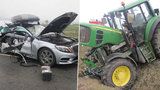 Na Zlínsku se srazil traktor s mercedesem: Zasahovat musel vrtulník