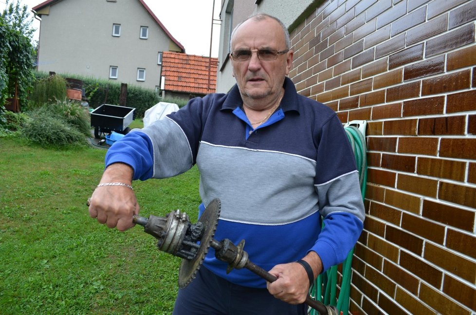 František Pavelek z Veřovic popsal, jaké trable ho potkaly s traktorem, který vloni zakoupil.