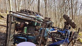 Tragédie: Otce dvou malých dětí zavalil v lese traktor.