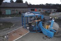Opilý řidič převrátil traktor: Zranil čtyři děti
