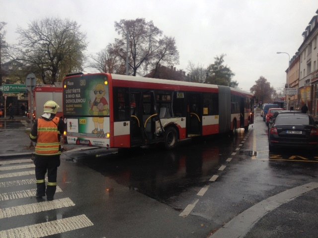 Poškozený autobus.
