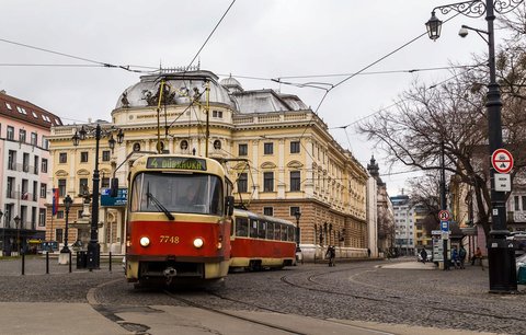 Veroniku (13) srazila tramvaj: Přes sluchátka ji neslyšela! Skončila v nemocnici