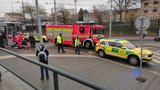 Tramvaj v Plzni uvláčela muže: Řidička si nevšimla, že ho zachytila