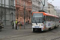 Tramvaj přejela člověka! Řidič si ničeho nevšiml a jel dál