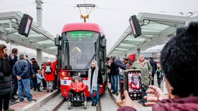 Stovky zájemců využily v Brně příležitosti podívat se do nového tramvajového tunelu ze Starého Lískovce k bohunické nemocnici. Pravidelný provoz bude spuštěn už 11. prosince.