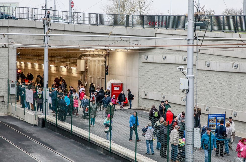 Pravidelný provoz nového tramvajového tunelu ze Starého Lískovce k bohunické nemocnici.  spuštěn už 11. prosince.