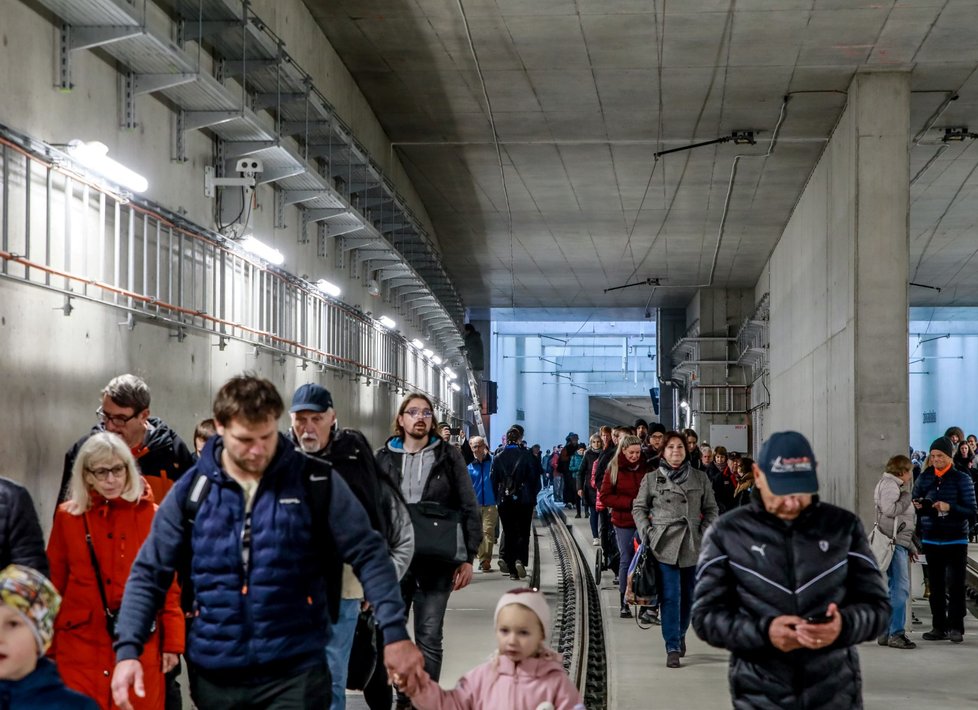 Pravidelný provoz nového tramvajového tunelu ze Starého Lískovce k bohunické nemocnici.  spuštěn už 11. prosince.