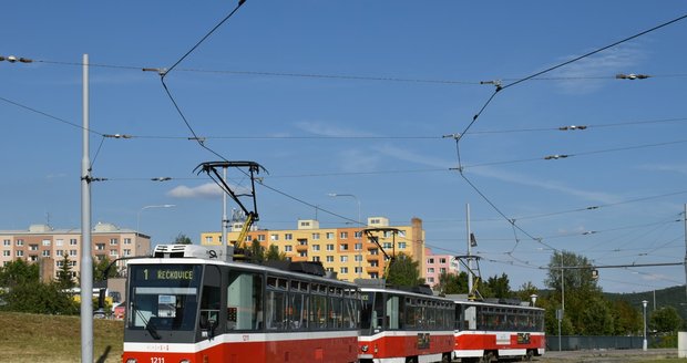 Tramvaj sestavená ze tří vozů T6 je unikátní a dlouhá 46 metrů. V Brně nikdy delší souprava nejezdila.
