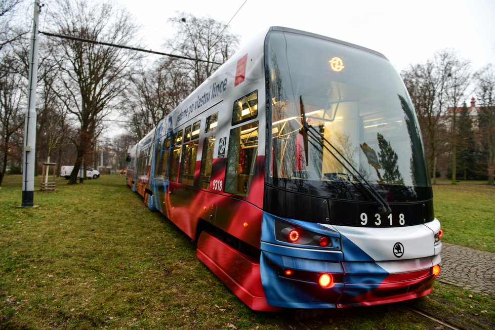 Do ulic Prahy vyjela tramvaj připomínající 30. výročí samostatné České repuliky