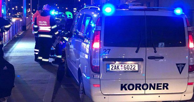 Noční nehoda v Kamýcké ulici se zkraje léta stala osudným jednomu cestujícímu. (ilustrační foto)