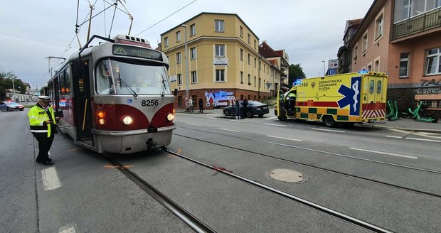 Ve Strašnicích srazila tramvaj chodce. (17. září)