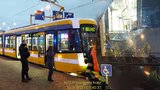 Muž v Plzni vešel přímo pod kola tramvaje: Byl v kritickém stavu, v nemocnici zemřel