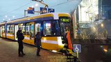 Muž v Plzni vešel přímo pod kola tramvaje: Byl v kritickém stavu, v nemocnici zemřel