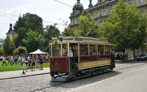 Tramvaj využívají na historické jízdy.